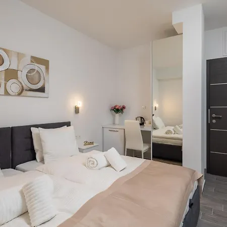 Luxury Studios & Room Five Split Exterior photo