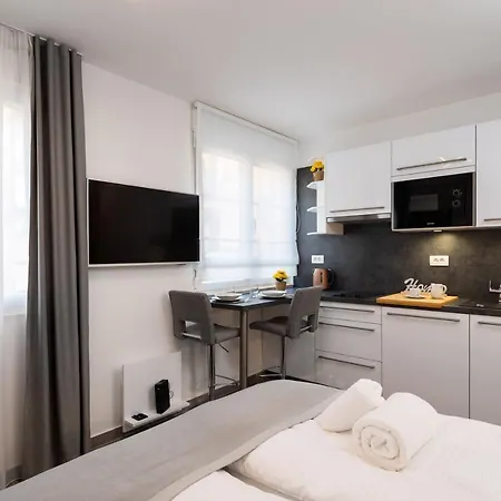 Luxury Studios & Room Five Split Exterior photo